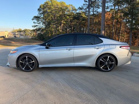 Used 2020 Toyota Camry XSE image 2