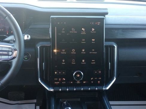 Used 2024 GMC Acadia Elevation w/ Luxury Package image 11