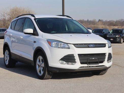 Used 2015 Ford Escape SE w/ Equipment Group 201A image 4