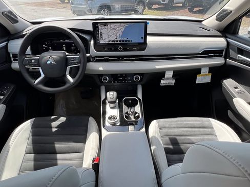 New 2026 Mitsubishi Outlander SE image 33