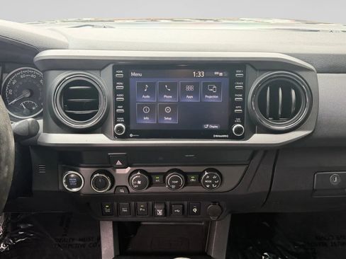 Used 2020 Toyota Tacoma TRD Off-Road w/ Technology Package AWD/4WD image 21