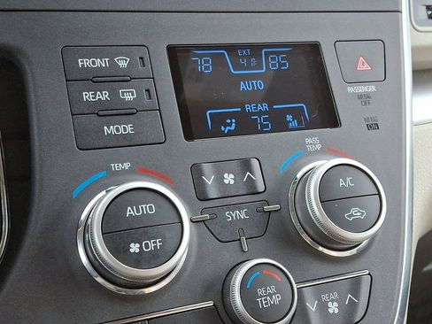 Used 2018 Toyota Sienna LE image 15