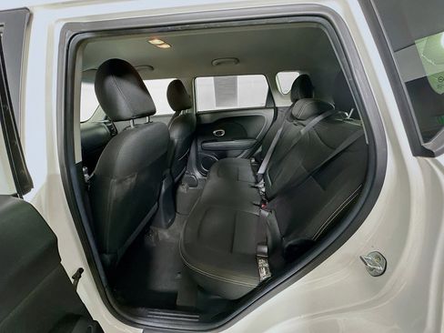 Used 2015 Kia Soul + FWD image 25