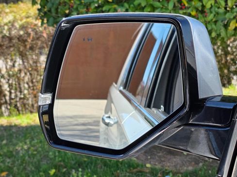 Used 2019 Cadillac Escalade ESV Luxury image 9