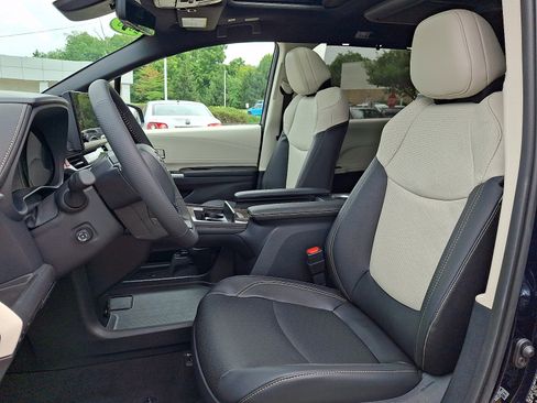 Certified 2026 Toyota Sienna Platinum AWD/4WD image 15