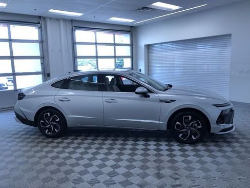 Used 2025 Hyundai Sonata SEL FWD image 33