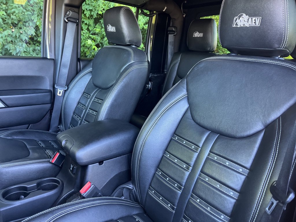 Used 2016 Jeep Wrangler Unlimited Rubicon w/ Connectivity Group AWD/4WD image 4