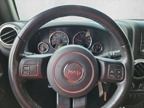 Used 2017 Jeep Wrangler Unlimited Sahara AWD/4WD image 18