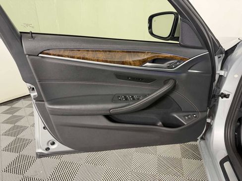 Used 2019 BMW 530e w/ Convenience Package RWD image 8