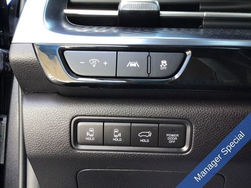 Used 2023 Kia Carnival SX Prestige FWD image 25