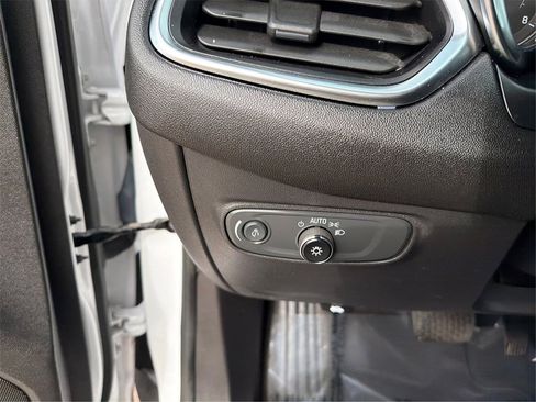 Used 2024 Chevrolet Equinox LT image 18