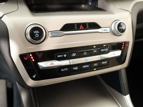 Used 2023 Ford Explorer XLT w/ Equipment Group 202A image 7