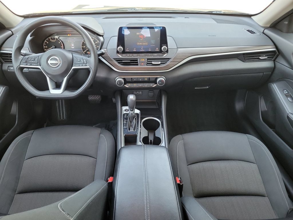 Used 2024 Nissan Altima 2.5 SV FWD image 11