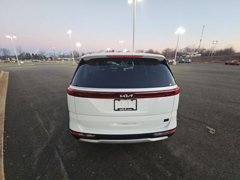 Used 2023 Kia Carnival EX image 7