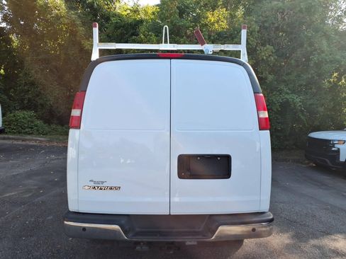 Used 2018 Chevrolet Express 2500 w/ Driver Convenience Package RWD image 4