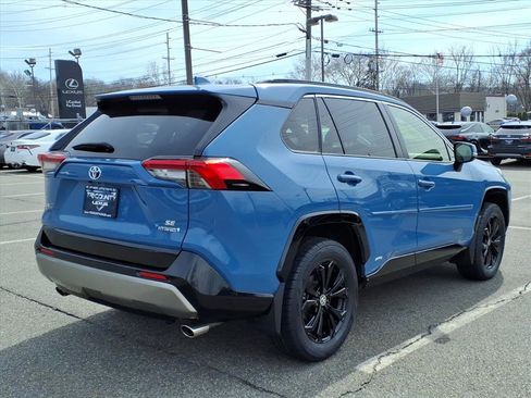 Used 2022 Toyota RAV4 SE w/ Convenience Package image 6