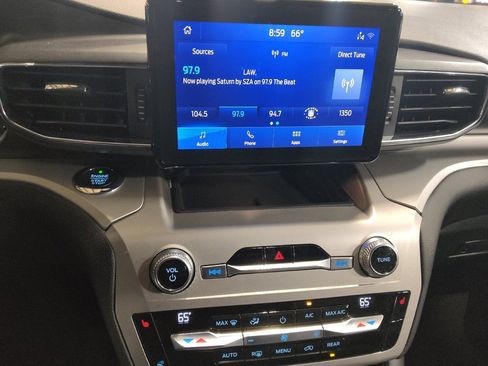 Used 2021 Ford Explorer XLT w/ Equipment Group 202A image 25