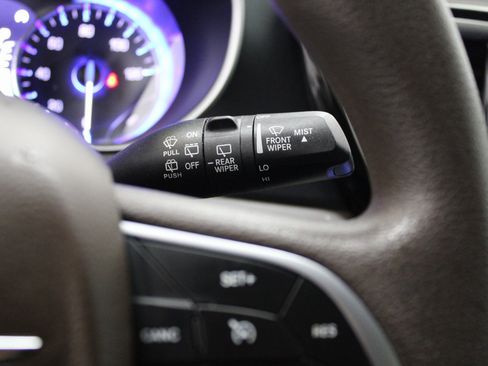 Used 2020 Chrysler Pacifica Touring w/ Advanced Safetytec Group image 30