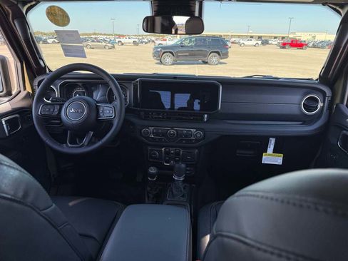 New 2025 Jeep Gladiator Sport image 19