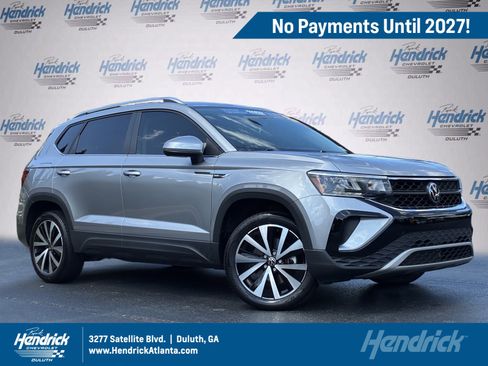 Used 2023 Volkswagen Taos SE FWD image 1