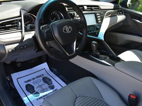 Used 2018 Toyota Camry SE w/ Convenience Package FWD image 10