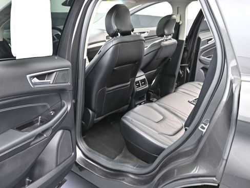 Used 2019 Ford Edge Titanium image 14