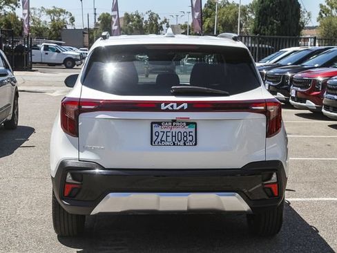 Certified 2026 Kia Seltos EX FWD image 9