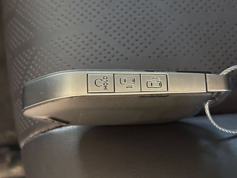 Used 2026 Kia Carnival FWD image 25