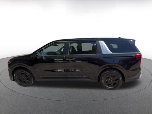 Used 2026 Kia Carnival FWD image 9