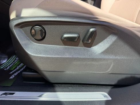 Used 2019 Volkswagen Tiguan SEL R-Line AWD/4WD image 17