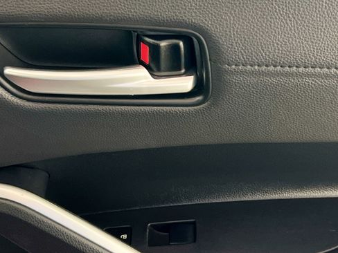 Used 2024 Toyota Corolla Cross XLE image 32