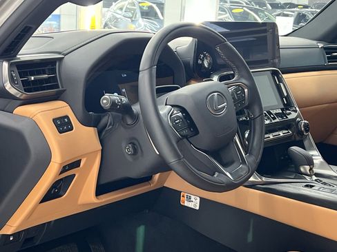 Used 2025 Lexus LX 700h Luxury image 14