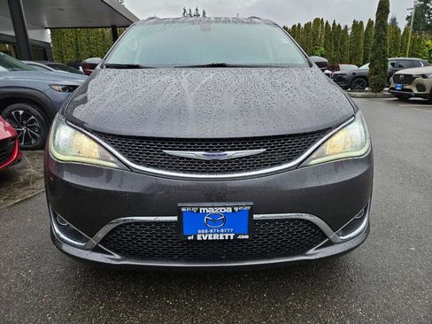 Used 2020 Chrysler Pacifica Touring-L Plus image 2