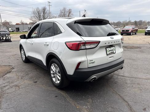 Used 2020 Ford Escape SE image 5