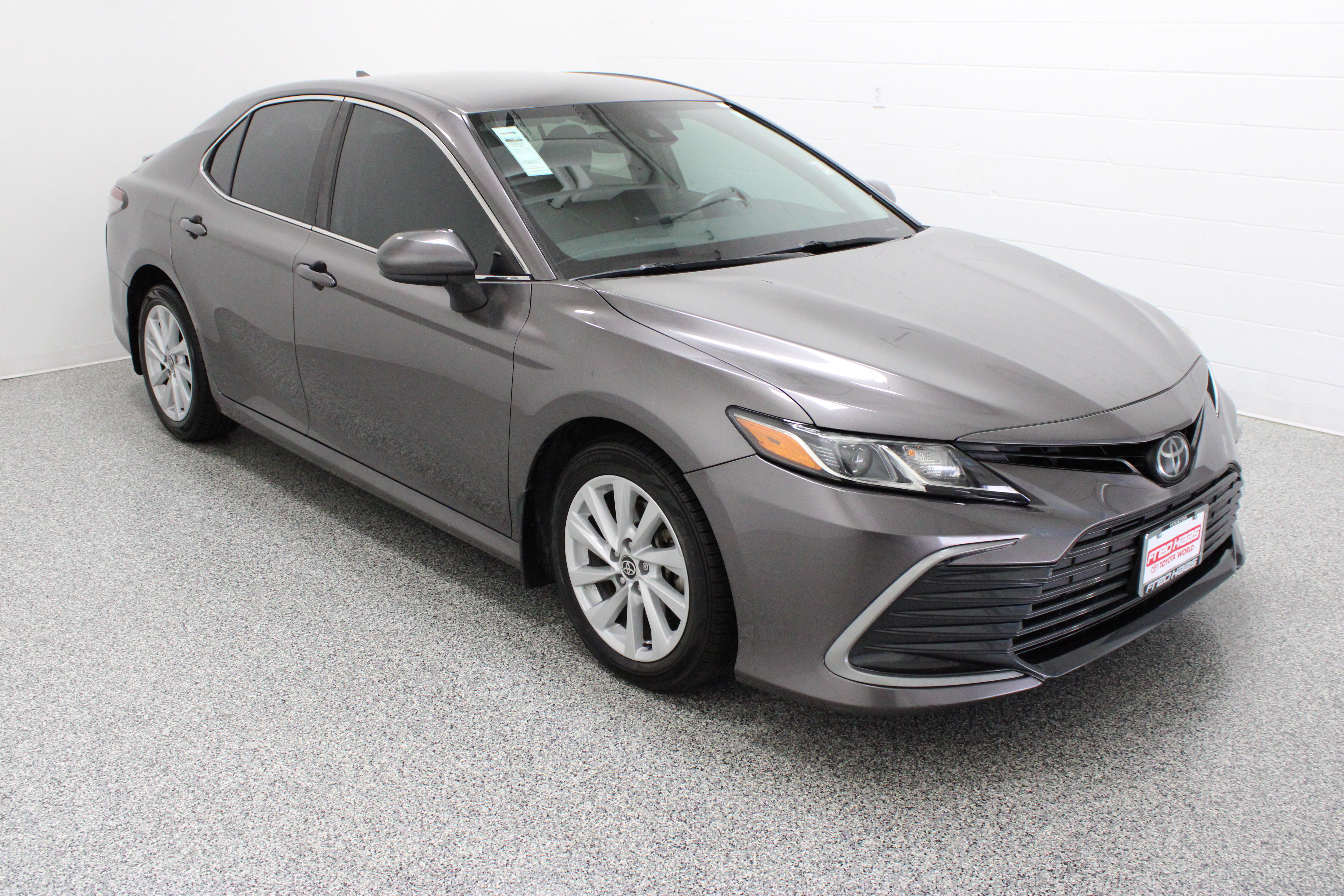 Used 2022 Toyota Camry LE FWD image 4