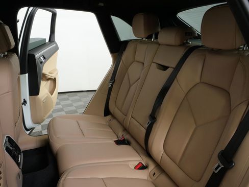 New 2026 Porsche Macan image 22