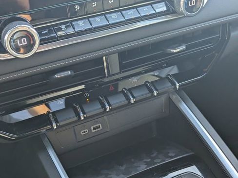 Used 2024 Chevrolet Colorado LT w/ LT Convenience Package image 21