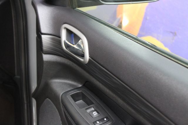 Used 2020 Jeep Grand Cherokee Altitude AWD/4WD image 9