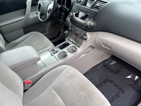 Used 2012 Toyota Highlander FWD image 17