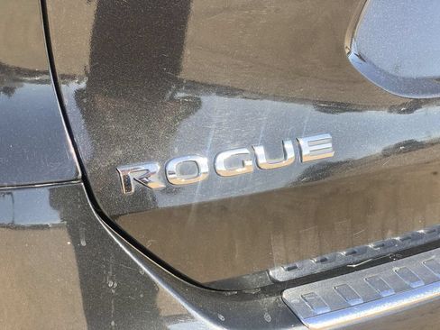 Used 2016 Nissan Rogue S w/ S Family Package FWD image 31