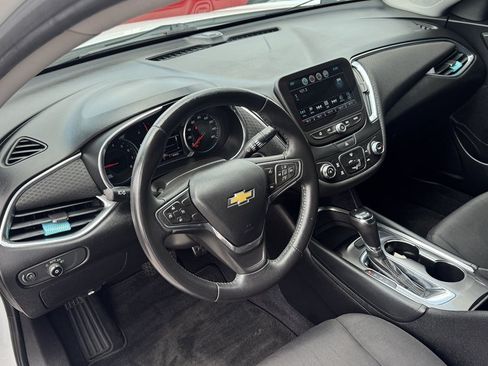 Used 2017 Chevrolet Malibu LT FWD image 15