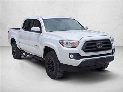 Used 2022 Toyota Tacoma SR5 w/ Technology Package RWD image 3
