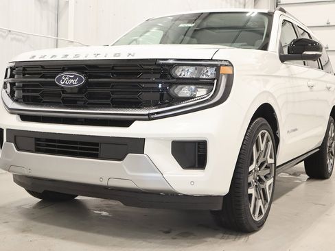 New 2025 Ford Expedition Platinum w/ Platinum Ultimate Package image 4
