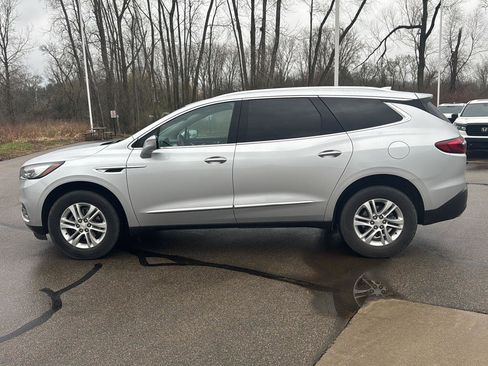 Used 2021 Buick Enclave Essence image 11