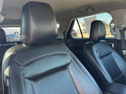 Used 2021 Ford Explorer XLT w/ Equipment Group 202A image 25