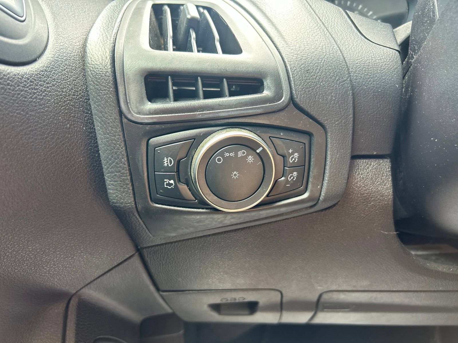 Used 2017 Ford Focus SEL FWD image 20