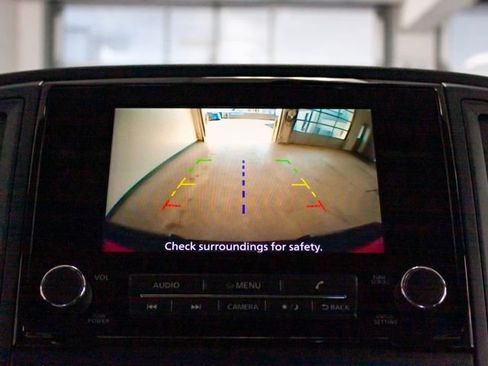 Used 2024 Nissan Titan SV w/ SV Convenience Package image 16