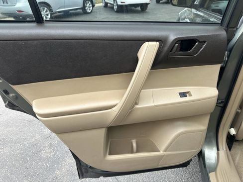 Used 2010 Toyota Highlander 2WD image 4