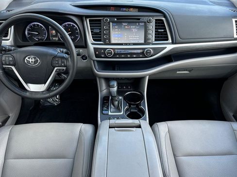 Used 2018 Toyota Highlander Limited image 13