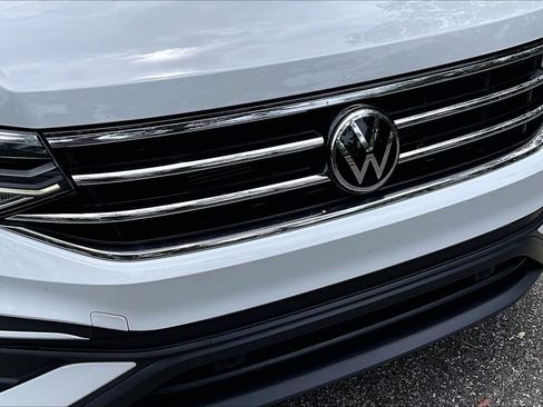 Used 2024 Volkswagen Tiguan SE w/ Panoramic Sunroof Package AWD/4WD image 34